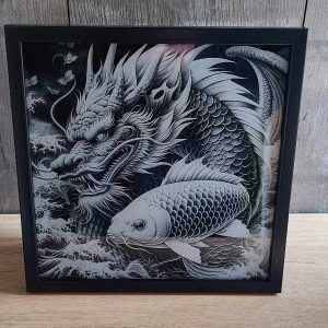 gravure laser sur verre peint cadre 20x20 " koi et dragon "